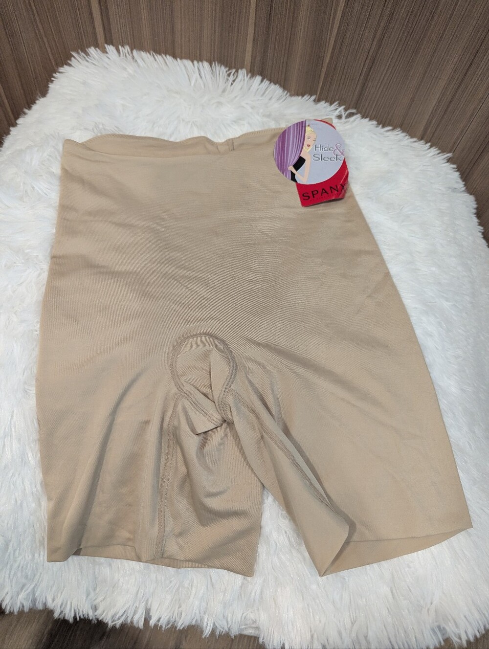 NWT Spanx Hide & Sleek Mid-Thigh Smoother Nude Shapewear Size M MSRP $52